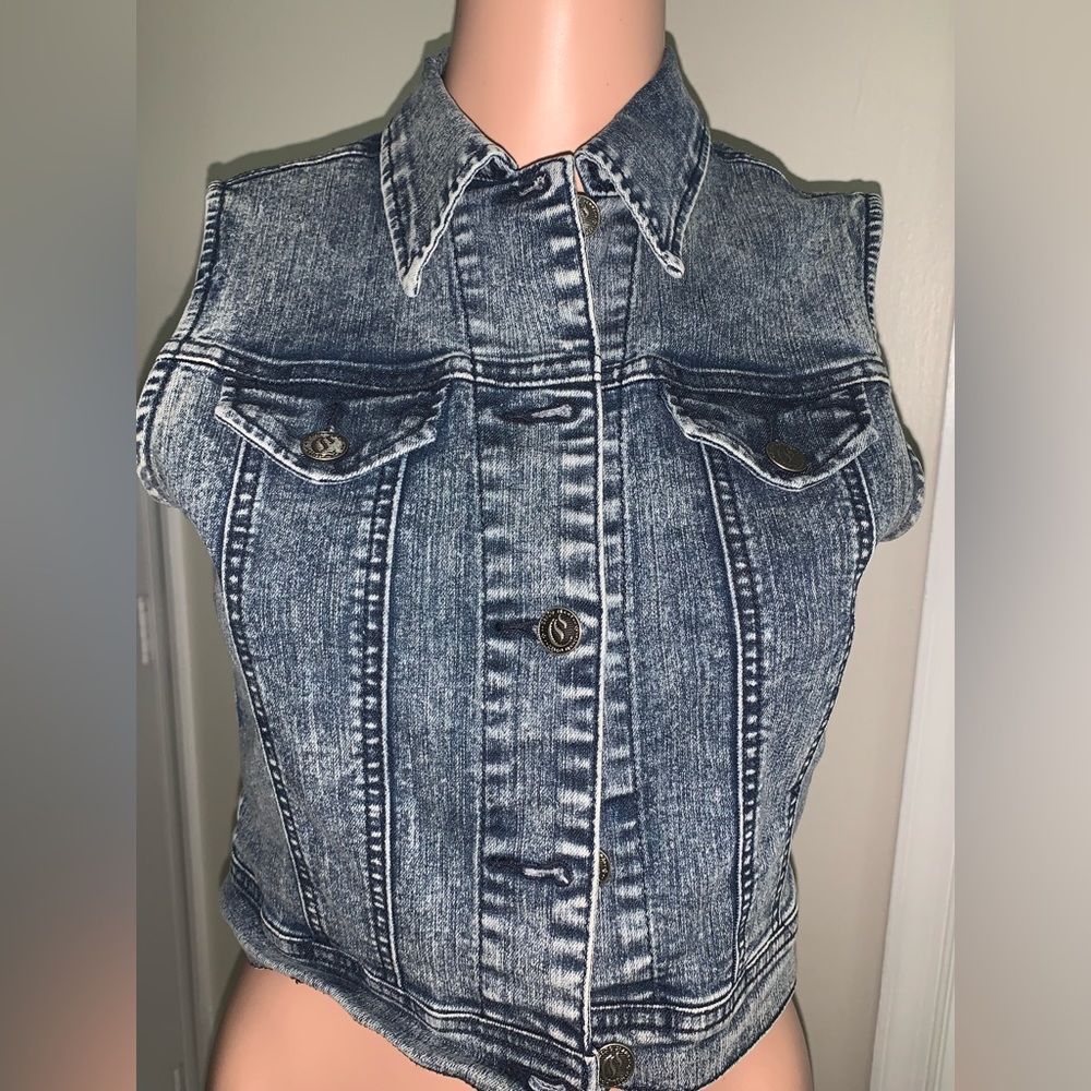 Sleeveless denim vest. Acid blue wash size small. Gently worn.